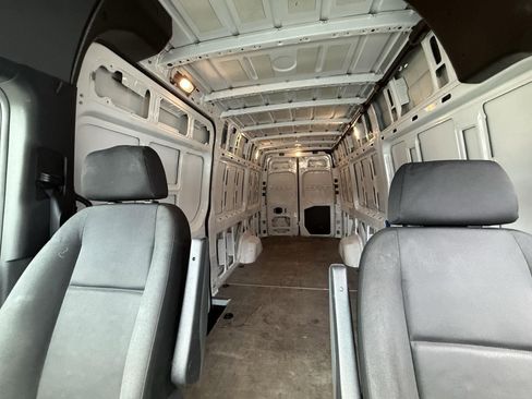 Used 2021 Mercedes-Benz Sprinter 2500 w/ Driver Convenience Package image 39