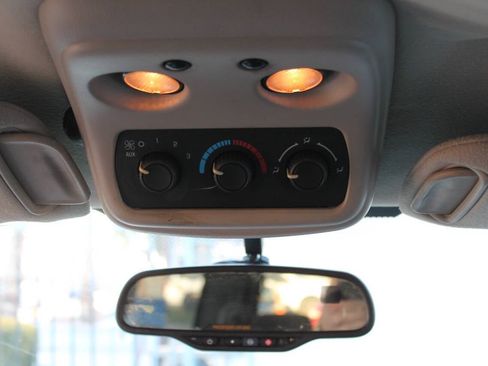 Used 2005 Chevrolet Suburban LS image 40