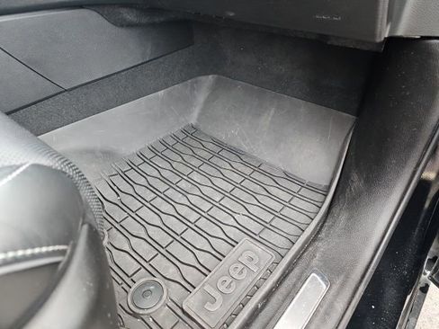 Used 2023 Jeep Grand Cherokee Overland w/ Luxury Tech Group IV image 36