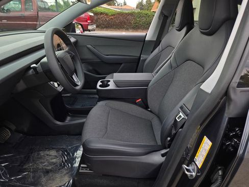Used 2026 Tesla Model Y AWD image 16