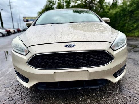 Used 2017 Ford Focus SE w/ Cold Weather Package FWD image 8