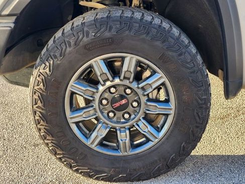 Used 2025 GMC Sierra 1500 AT4X image 8