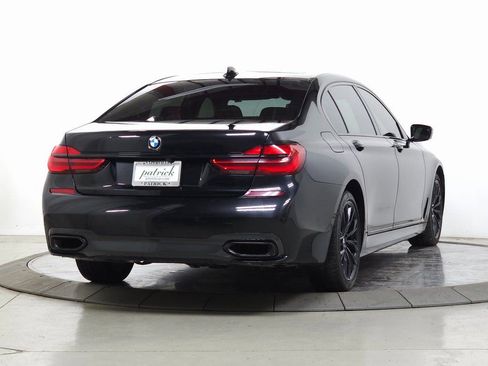 Used 2019 BMW 750i xDrive w/ Executive Package image 8