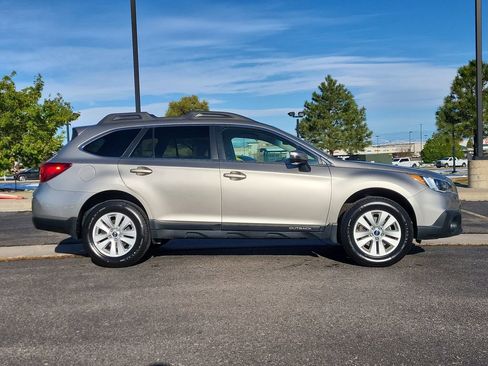 Used 2017 Subaru Outback 2.5i Premium AWD/4WD image 2