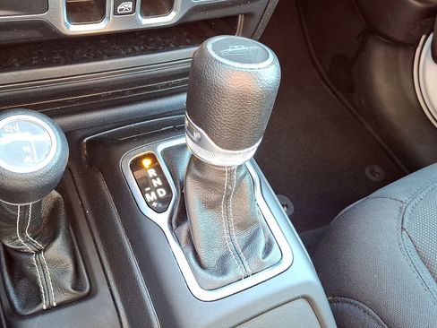 Used 2023 Jeep Gladiator Overland image 14