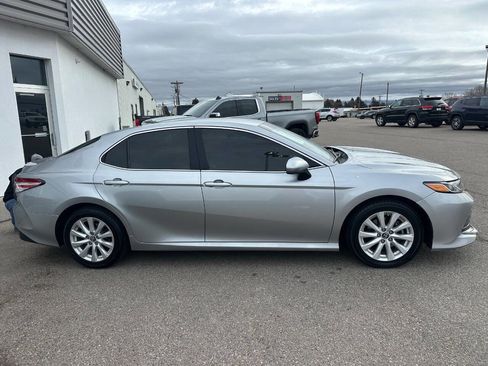 Used 2018 Toyota Camry LE image 4