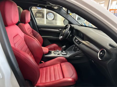 Used 2024 Alfa Romeo Stelvio Veloce image 50