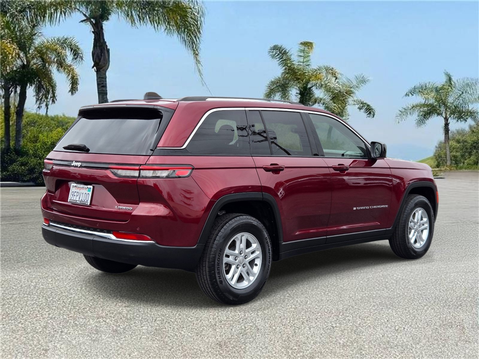 Used 2023 Jeep Grand Cherokee Laredo RWD image 4