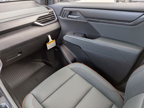 New 2026 GMC Acadia AT4 w/ Luxury Package AWD/4WD image 15