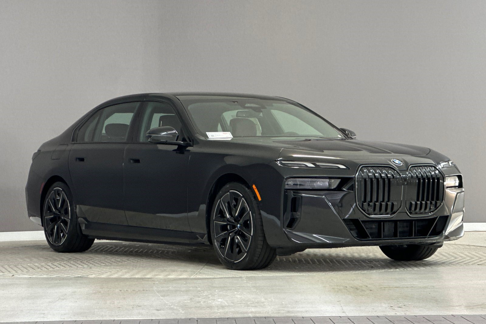 New 2026 BMW 750e xDrive w/ Premium Package AWD/4WD image 7