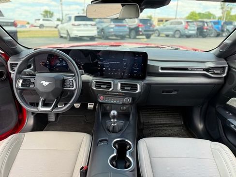 Used 2025 Ford Mustang GT Premium RWD image 2