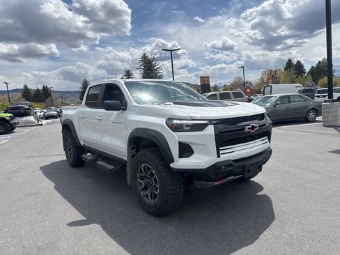 Used 2026 Chevrolet Colorado ZR2 w/ Technology Package AWD/4WD image 3