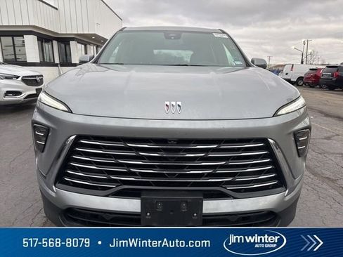 Used 2025 Buick Enclave Preferred image 4