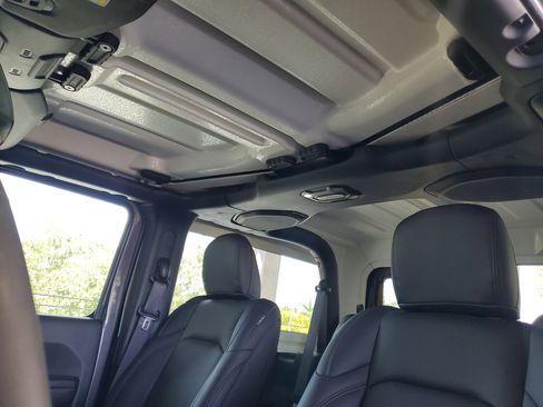 Certified 2023 Jeep Wrangler Sport AWD/4WD image 20
