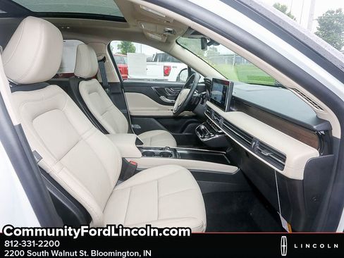 New 2025 Lincoln Corsair Reserve image 17