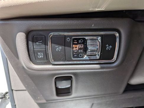 Used 2023 Lincoln Nautilus Reserve AWD/4WD image 16