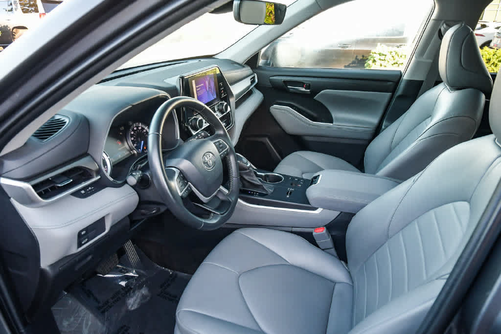 Certified 2023 Toyota Highlander XLE AWD/4WD image 19