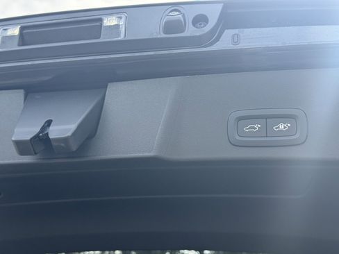 New 2025 Volvo XC40 B5 Ultra w/ Climate Package image 30