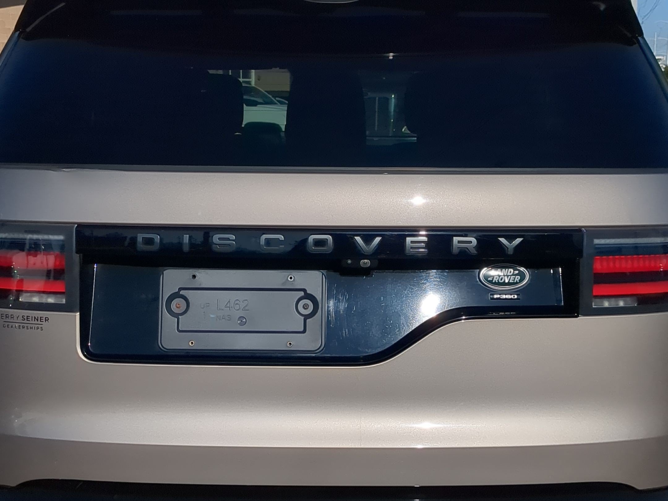Used 2022 Land Rover Discovery HSE R-Dynamic AWD/4WD image 14