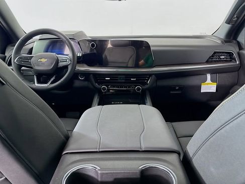 New 2025 Chevrolet Suburban Premier image 26