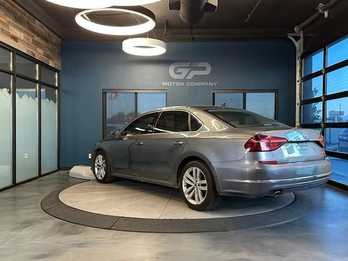 Used 2018 Volkswagen Passat 2.0T SE FWD image 5