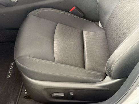 Used 2025 Nissan Altima 2.5 SV FWD image 15