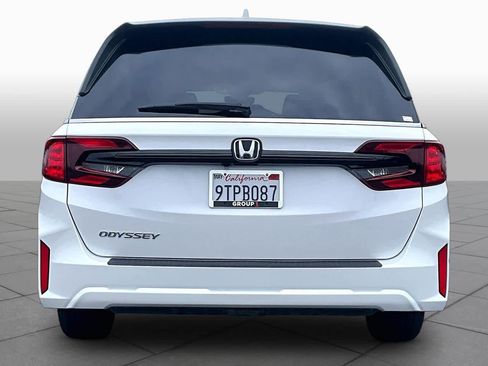 Used 2025 Honda Odyssey EX-L image 4
