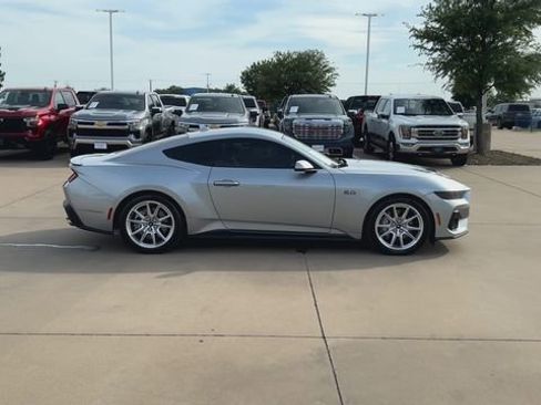 Used 2025 Ford Mustang GT Premium RWD image 9