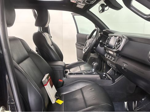 Used 2020 Toyota Tacoma TRD Off-Road image 6