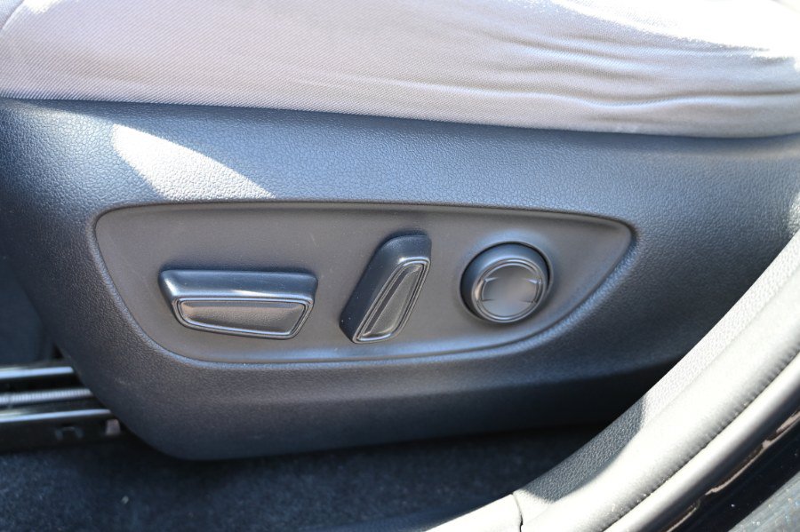 Used 2019 Toyota RAV4 XLE AWD/4WD image 17