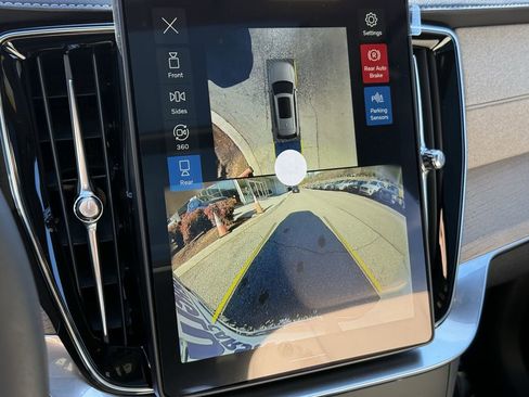 New 2026 Volvo XC90 B6 Plus w/ Protection Package Premier image 22