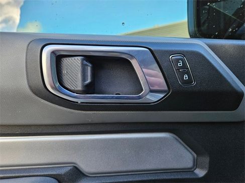Used 2022 Ford Bronco Black Diamond image 13