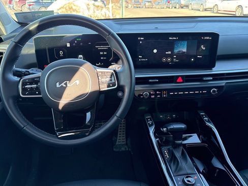 Certified 2025 Kia Sorento SX image 12