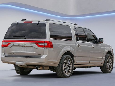 Used 2015 Lincoln Navigator L 4WD image 11