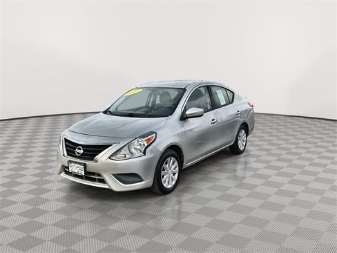 Used 2017 Nissan Versa SV image 4