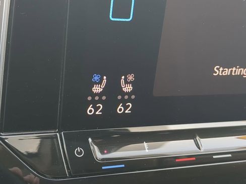 Used 2024 Volkswagen Atlas SE image 21