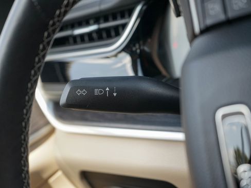 Used 2022 Jeep Grand Cherokee L Limited w/ Luxury Tech Group II image 24