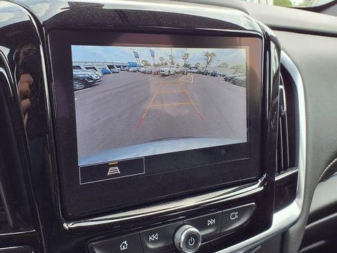 Certified 2023 Chevrolet Traverse LT FWD image 9