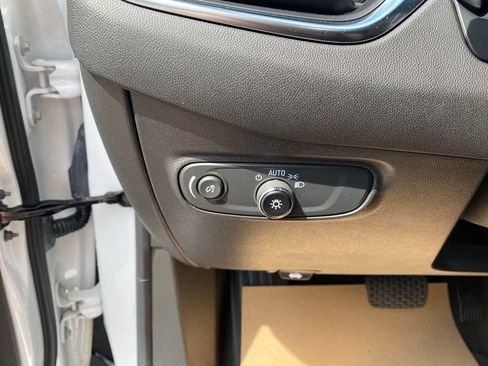 Used 2024 Chevrolet Equinox LT FWD image 13