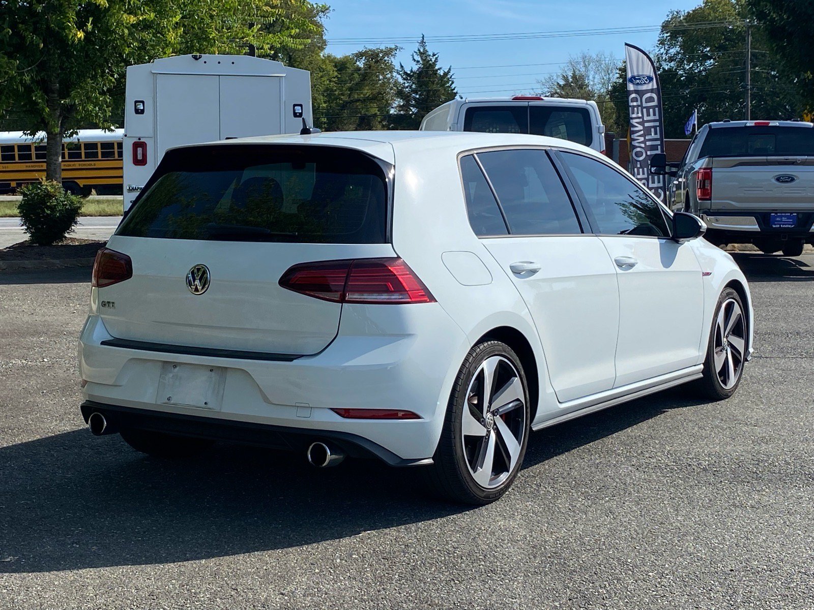 Used 2018 Volkswagen GTI SE w/ SE Leather Package FWD image 4