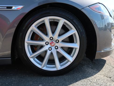 Used 2019 Jaguar XJ R-Sport image 53