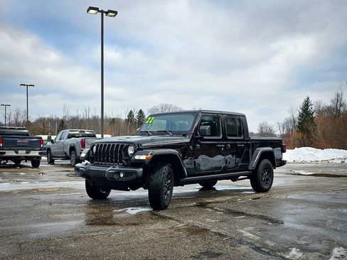 Certified 2022 Jeep Gladiator Willys image 8