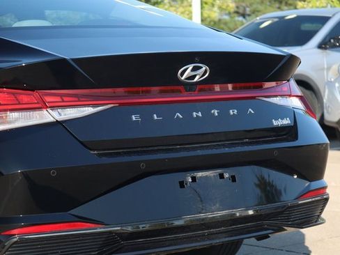 Used 2023 Hyundai Elantra Limited image 7