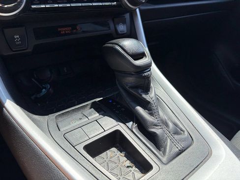 Used 2020 Toyota RAV4 XLE w/ Convenience Package FWD image 7