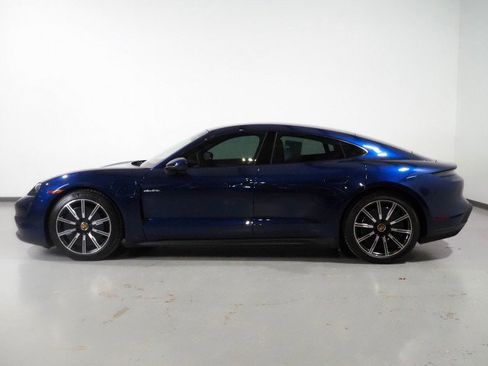Used 2022 Porsche Taycan image 9