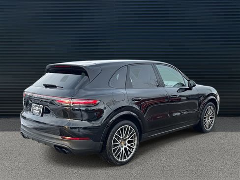 Used 2022 Porsche Cayenne Platinum Edition image 5