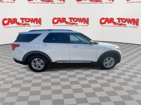 Used 2020 Ford Explorer XLT image 9