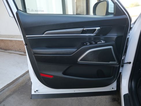 Used 2023 Kia Telluride EX X-Line image 18