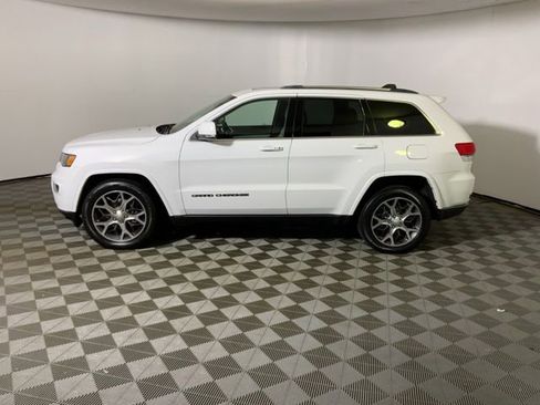 Used 2018 Jeep Grand Cherokee Limited AWD/4WD image 11