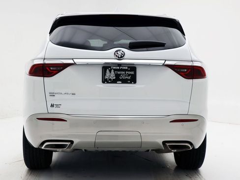 Used 2023 Buick Enclave Essence image 8